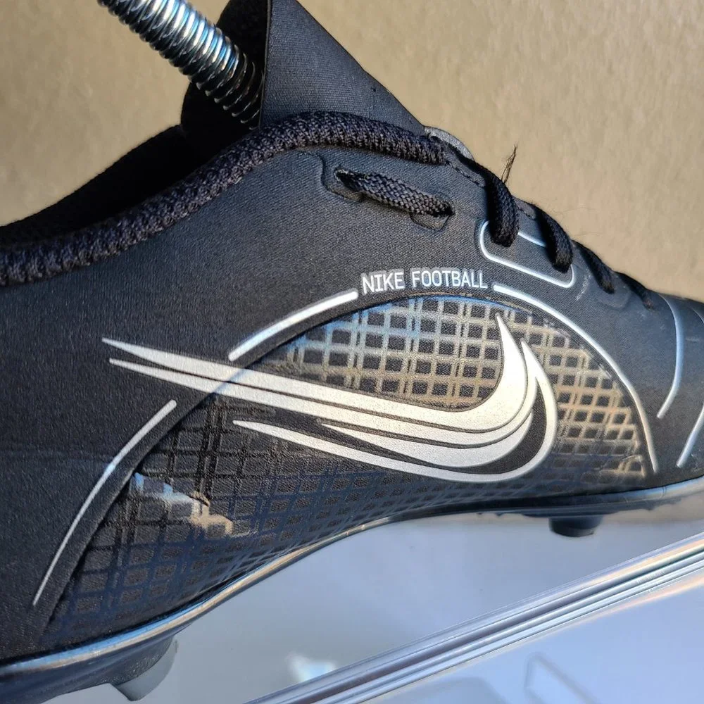 Nike Mercurial Vapor 14 Club FG Soccer (Black/Metallic Silver) Big kids Size 6